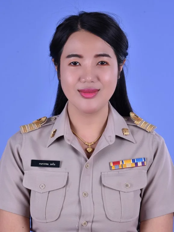 นายกนกวรรณ มะโน