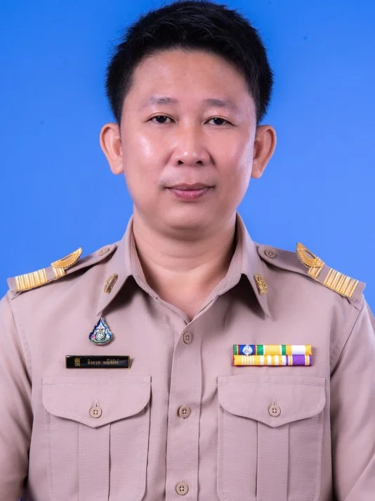 นายชินเรศ มณีขัติย์