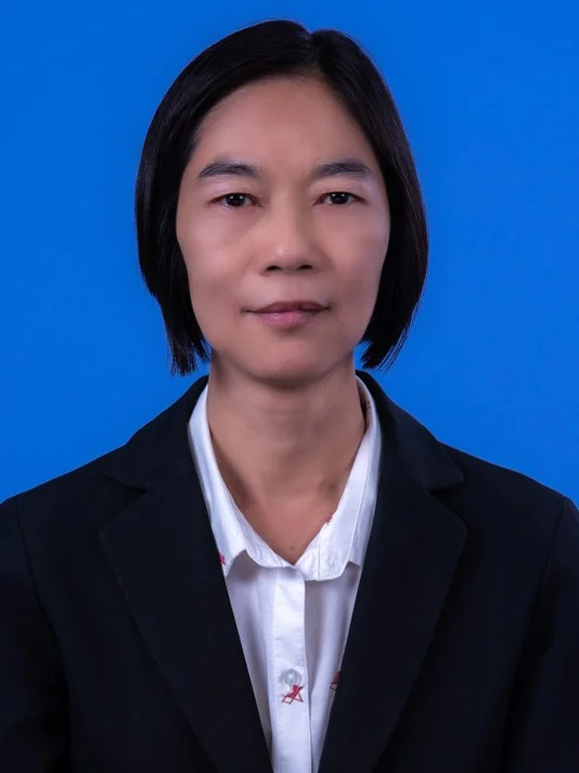 นางสาววิยาดา วรรธนะภูติ