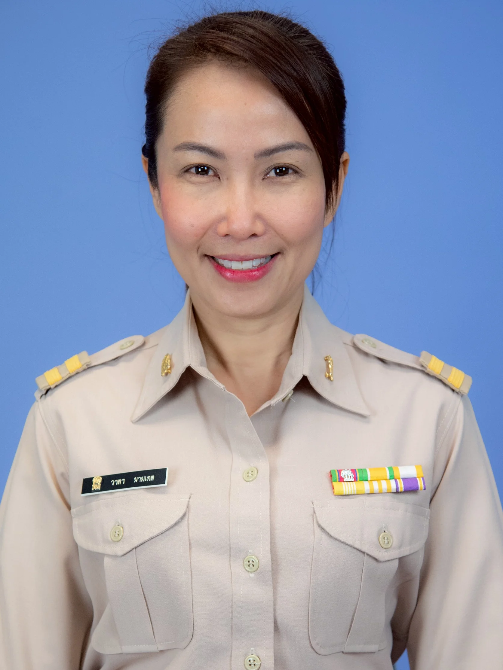 นางสาววรพร นามเทพ